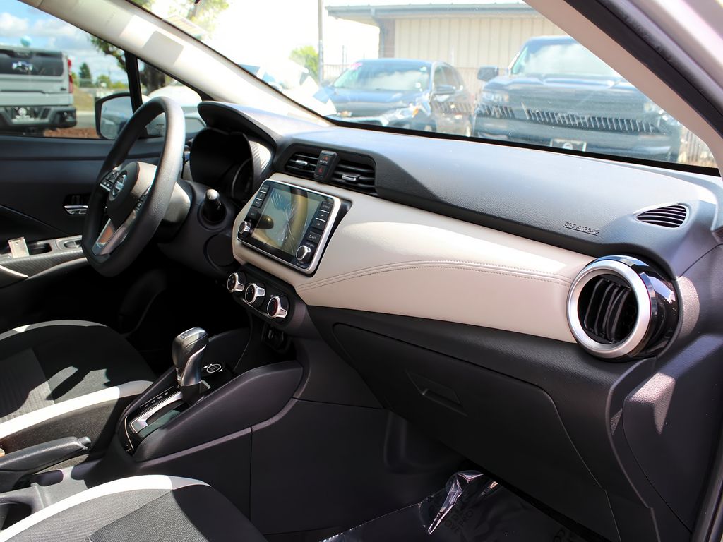 Vehicle image 22 of 33