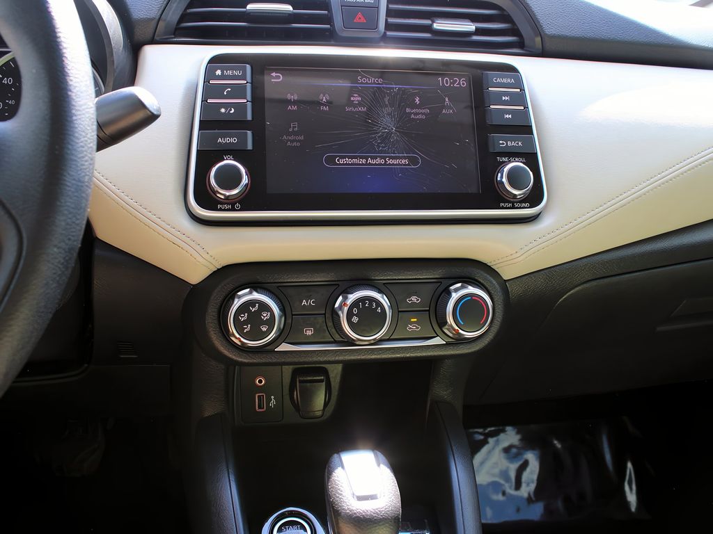 Vehicle image 17 of 33