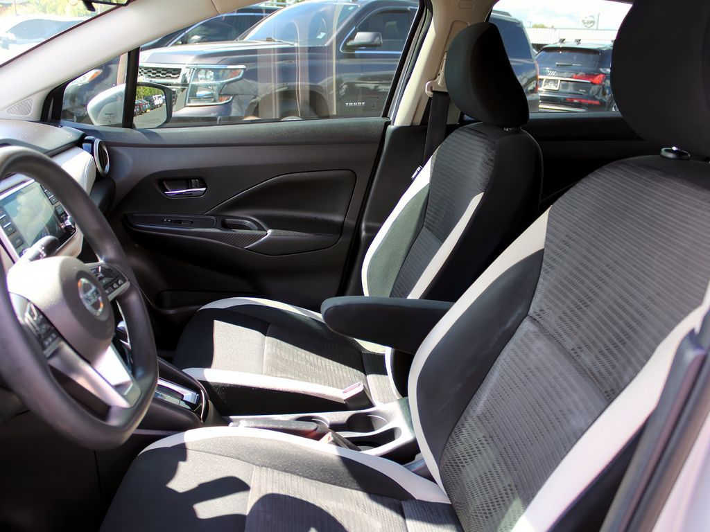 Vehicle image 10 of 33