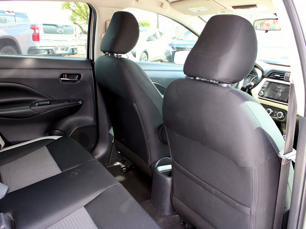 Vehicle image 23 of 33