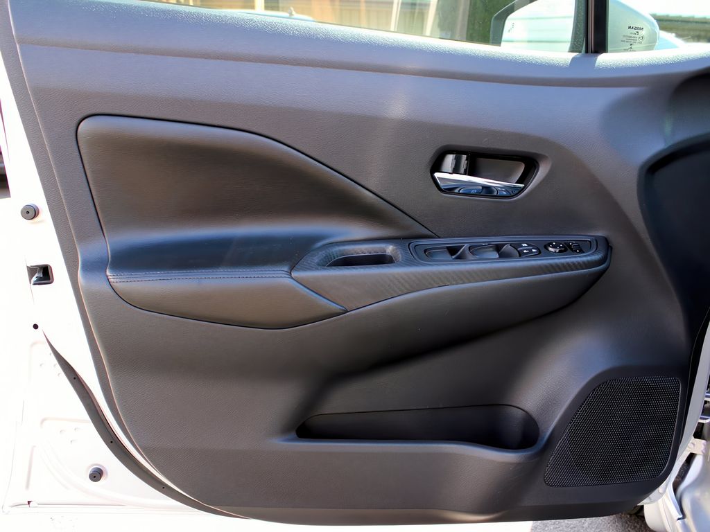 Vehicle image 11 of 33