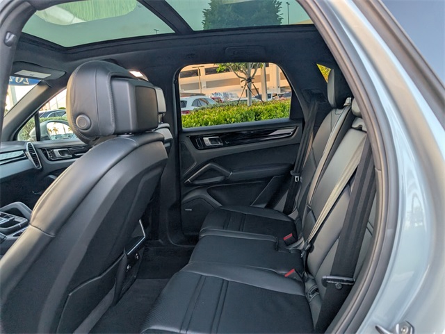 Vehicle image 11 of 22