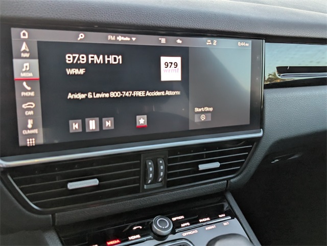 Vehicle image 14 of 22