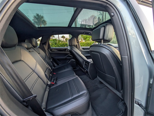 Vehicle image 9 of 22