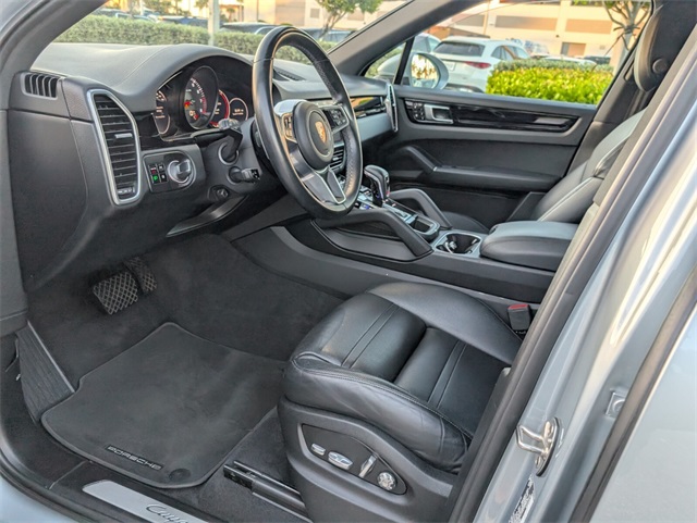 Vehicle image 21 of 22