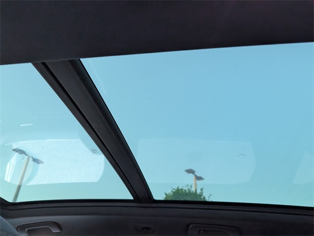 Vehicle image 18 of 22