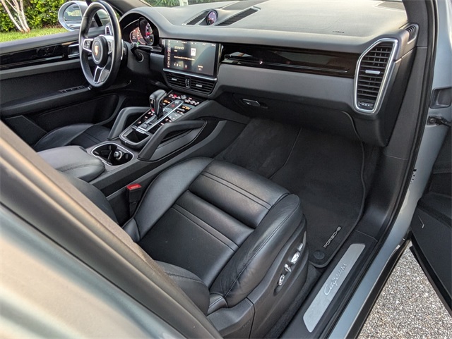 Vehicle image 12 of 22