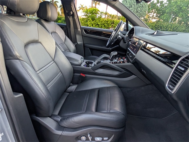 Vehicle image 8 of 22