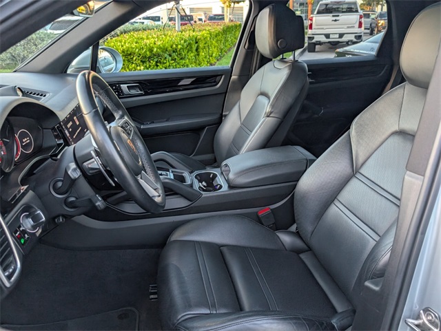 Vehicle image 10 of 22