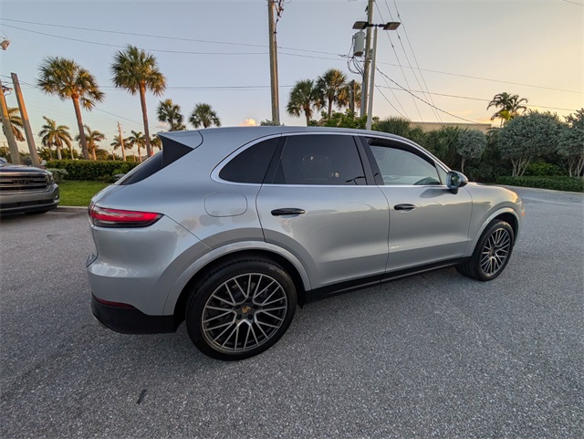 Vehicle image 4 of 22