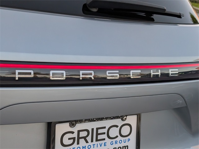 Vehicle image 17 of 22