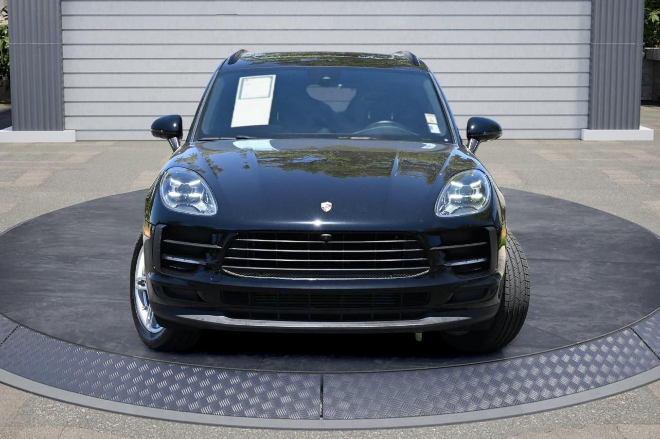 2020 Porsche Macan Base Image 2 of 26