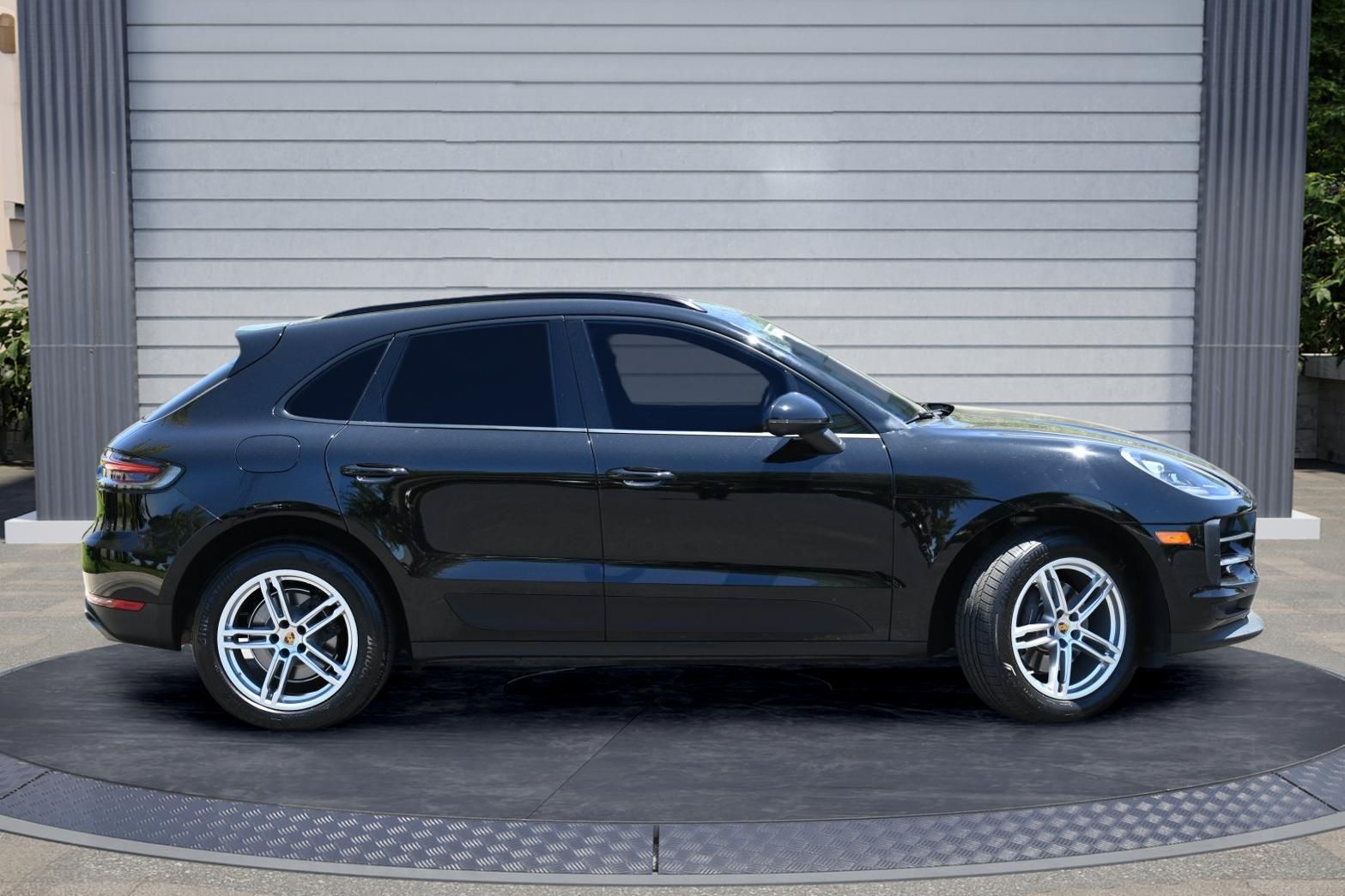 2020 Porsche Macan Base Image 3 of 26
