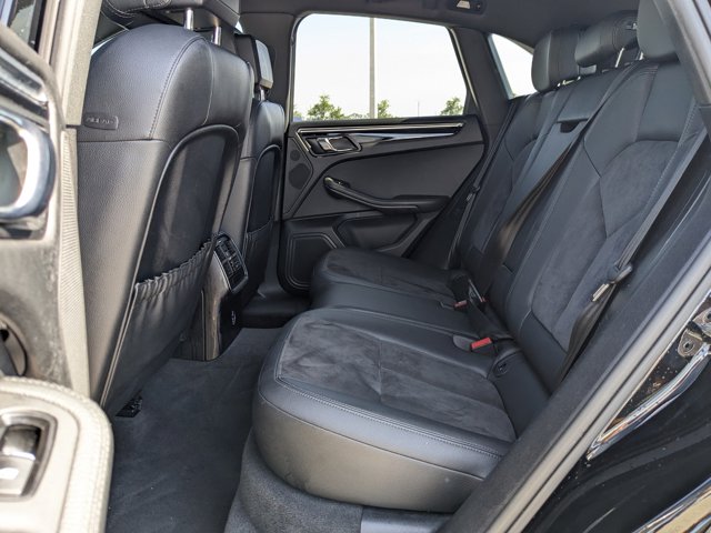 Vehicle image 21 of 37