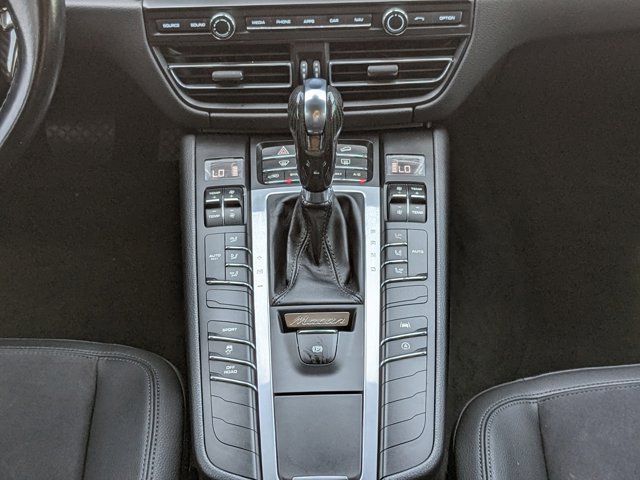 Vehicle image 27 of 37