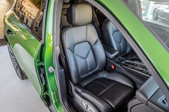 2020 Porsche Macan S Image 21 of 56
