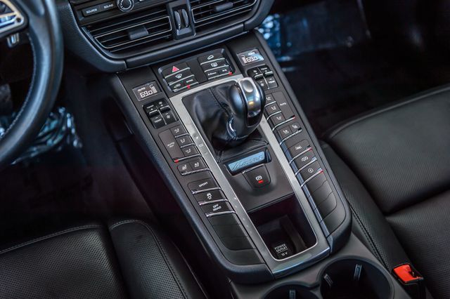 2020 Porsche Macan S Image 35 of 56