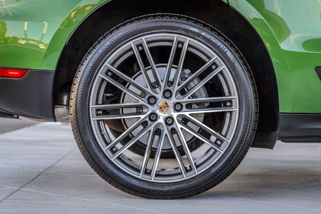 2020 Porsche Macan S Image 16 of 56