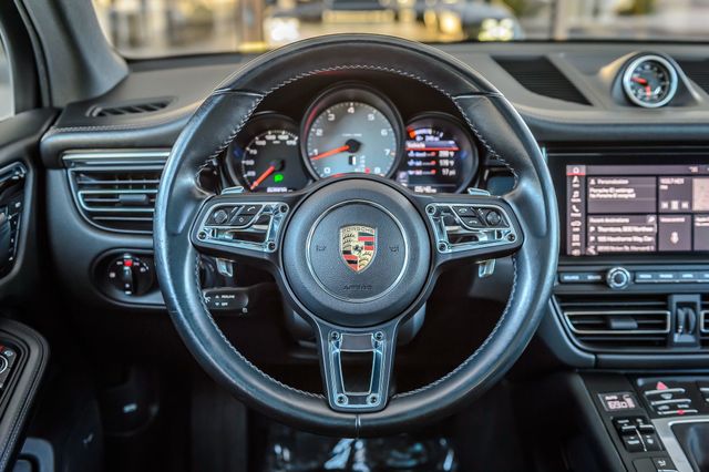 2020 Porsche Macan S Image 43 of 56