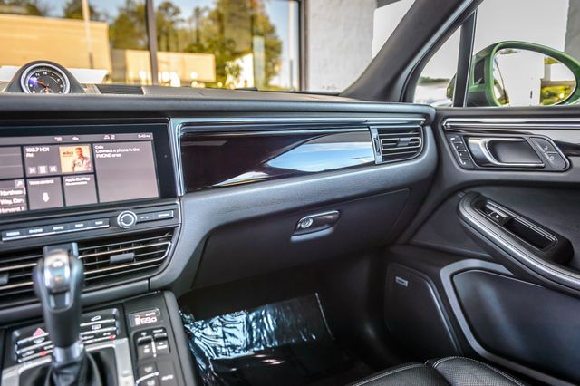 2020 Porsche Macan S Image 27 of 56