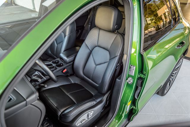 2020 Porsche Macan S Image 22 of 56