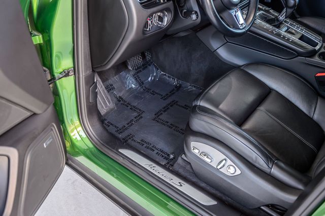2020 Porsche Macan S Image 48 of 56