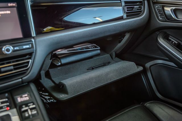 2020 Porsche Macan S Image 53 of 56