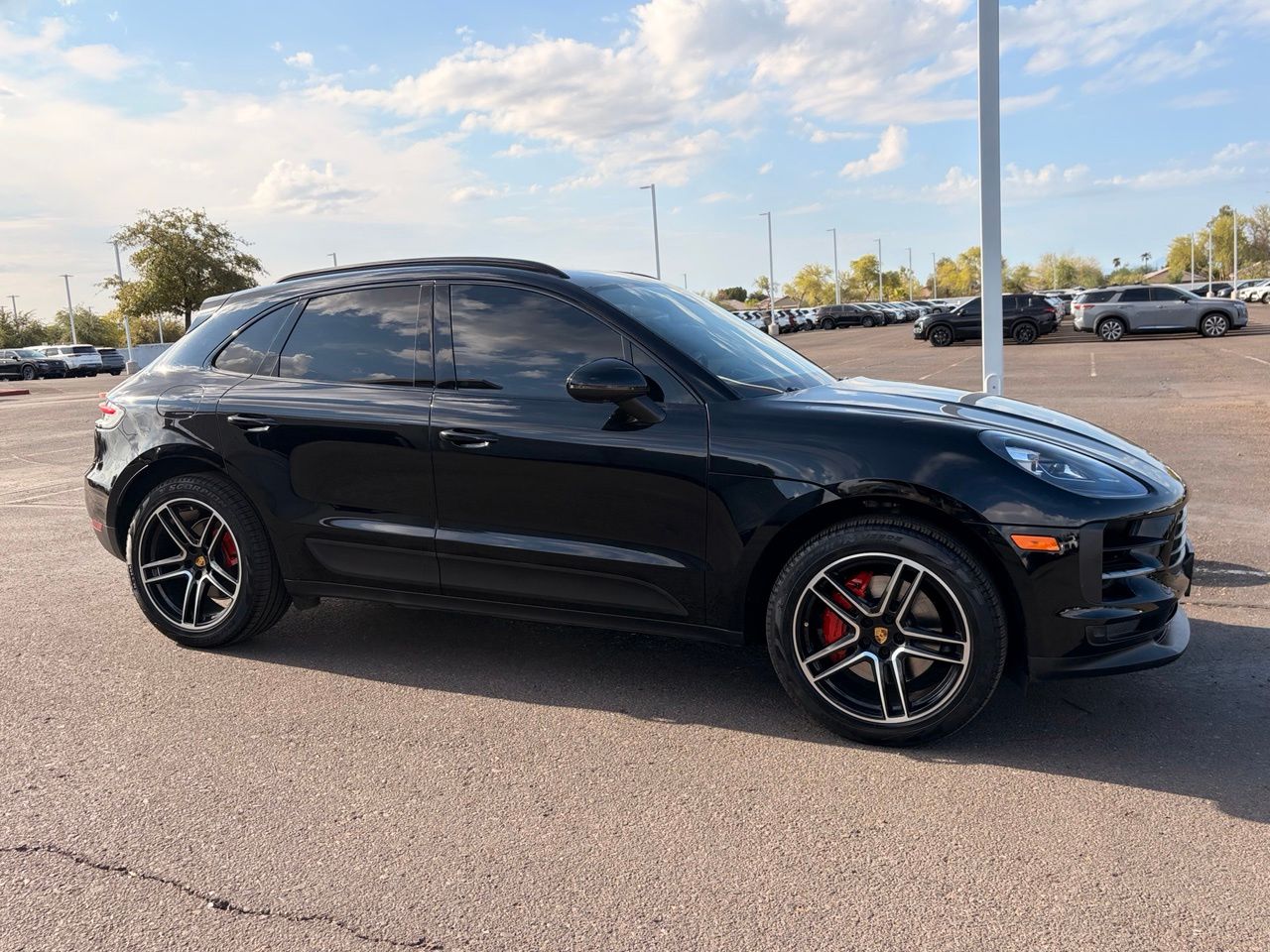 2020 Porsche Macan S Image 3 of 33