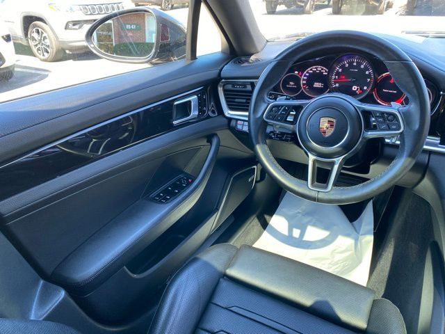 2020 Porsche Panamera 4S Image 25 of 55