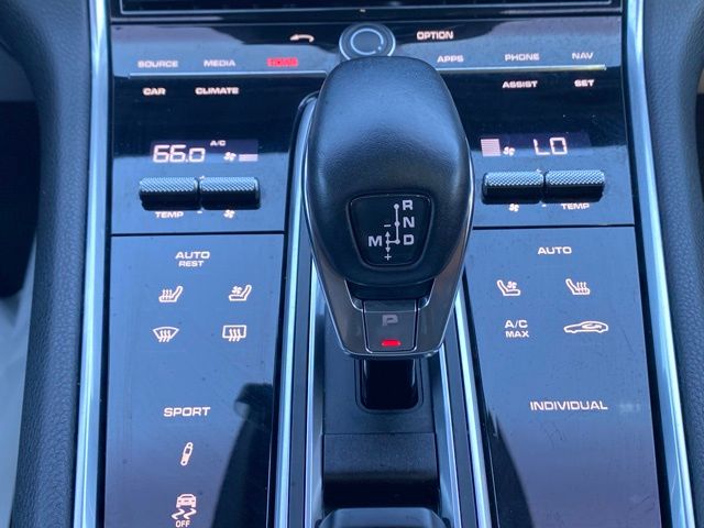 2020 Porsche Panamera 4S Image 44 of 55