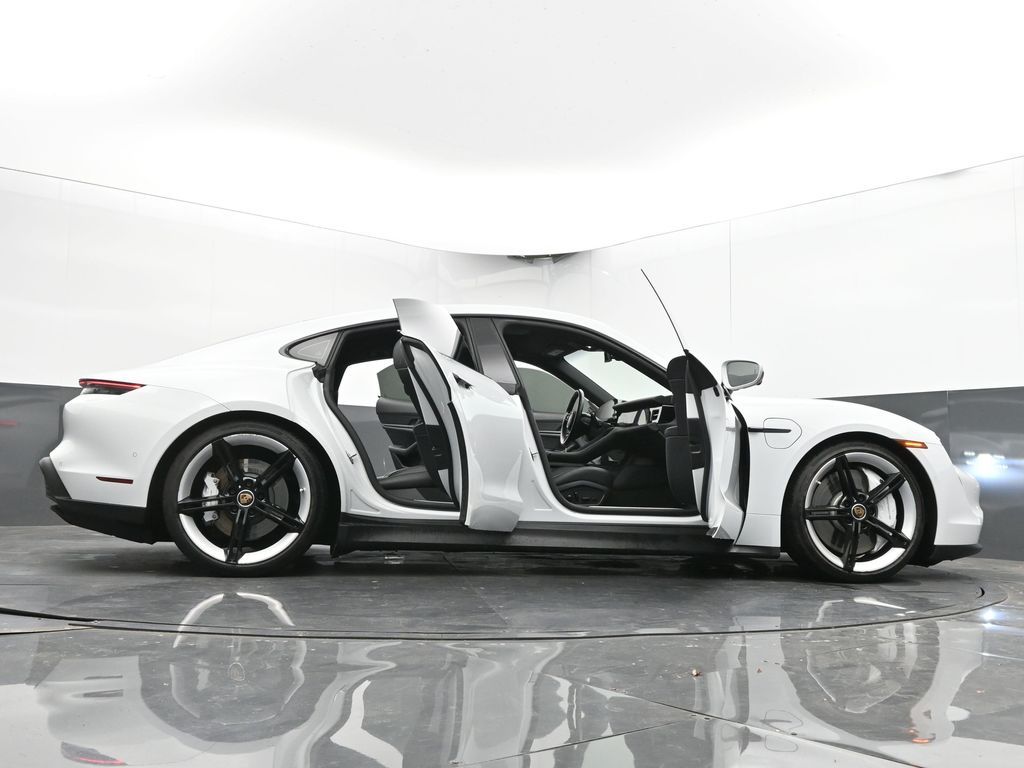 2020 Porsche Taycan 4S Image 19 of 73