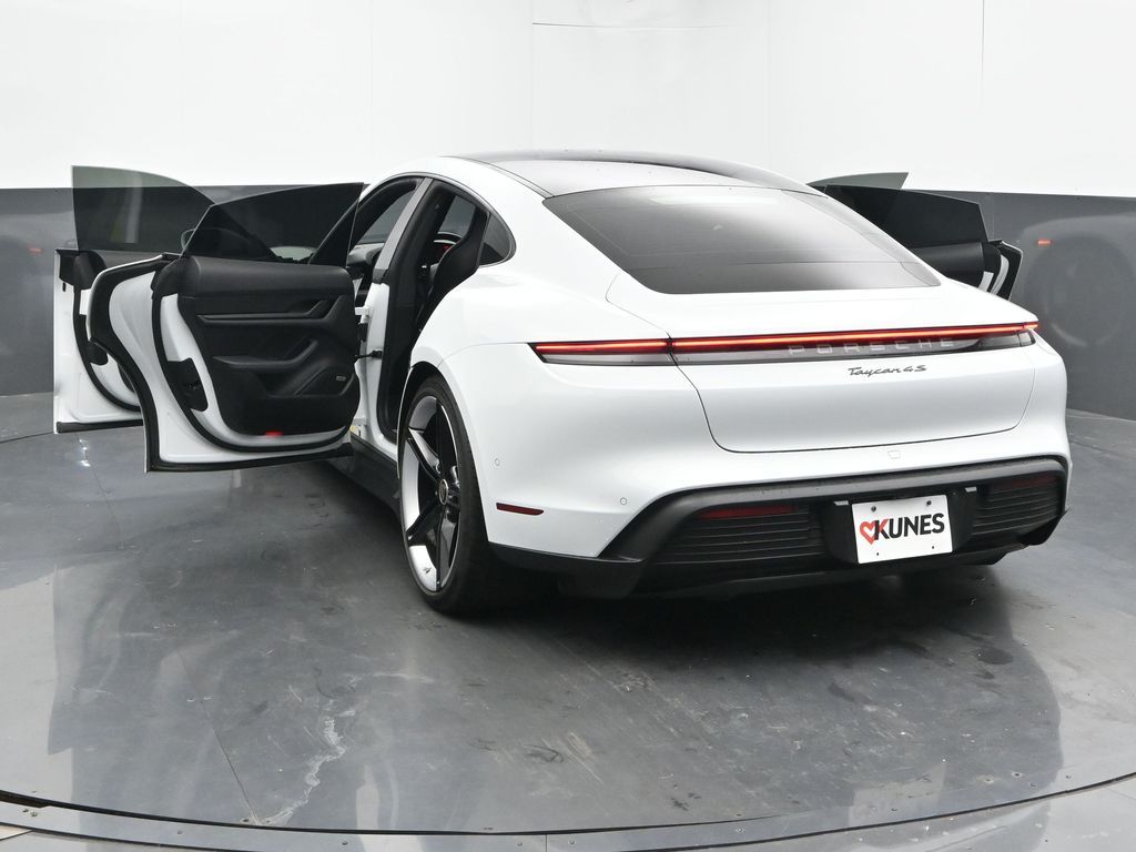 2020 Porsche Taycan 4S Image 30 of 73