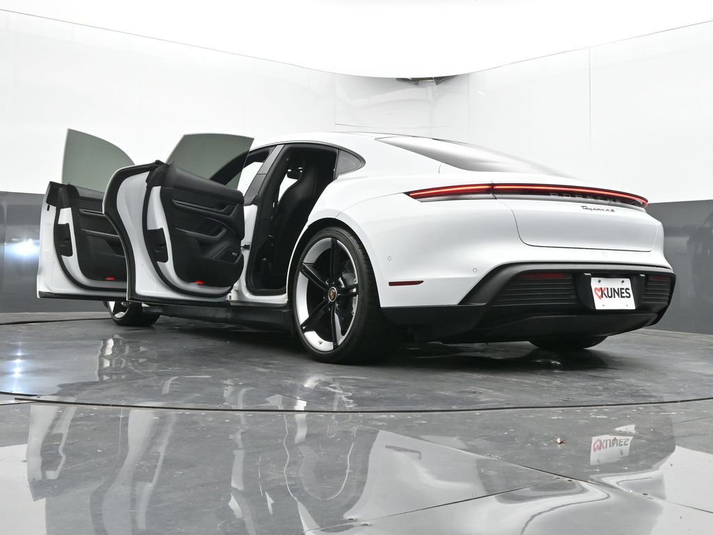 2020 Porsche Taycan 4S Image 45 of 73