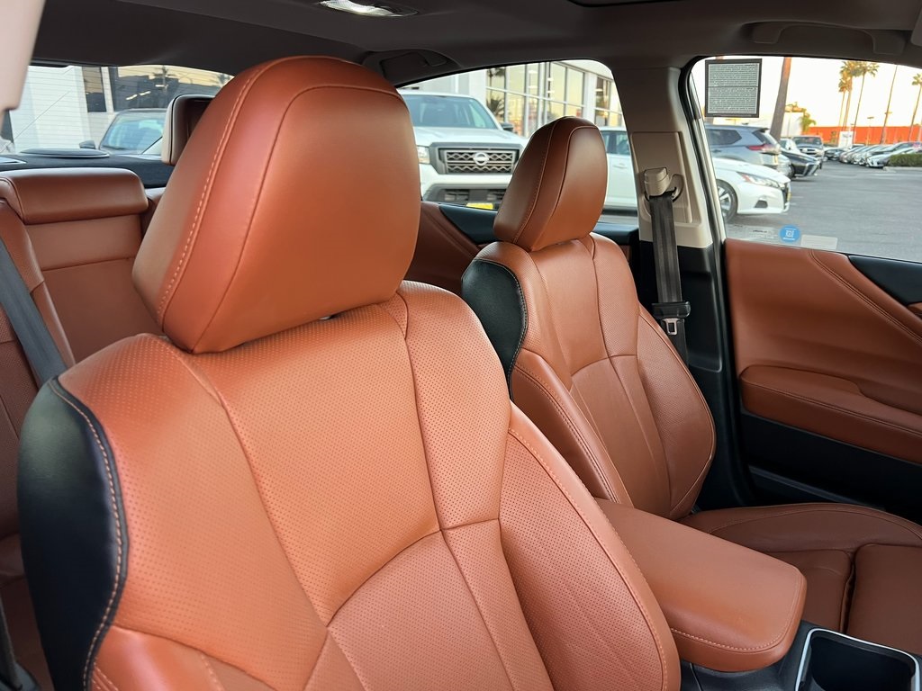 Vehicle image 12 of 34