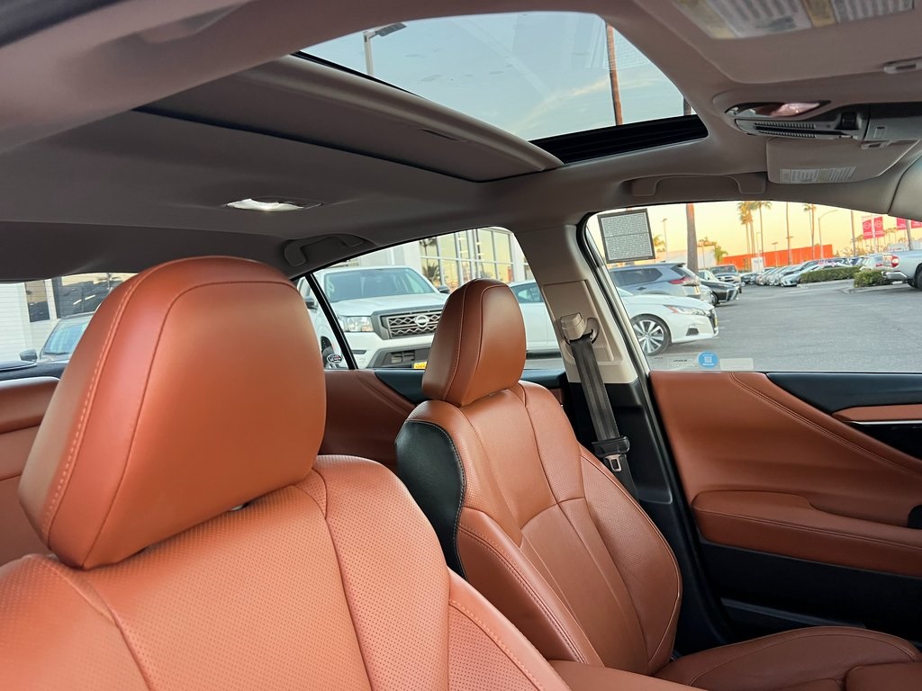 Vehicle image 13 of 34