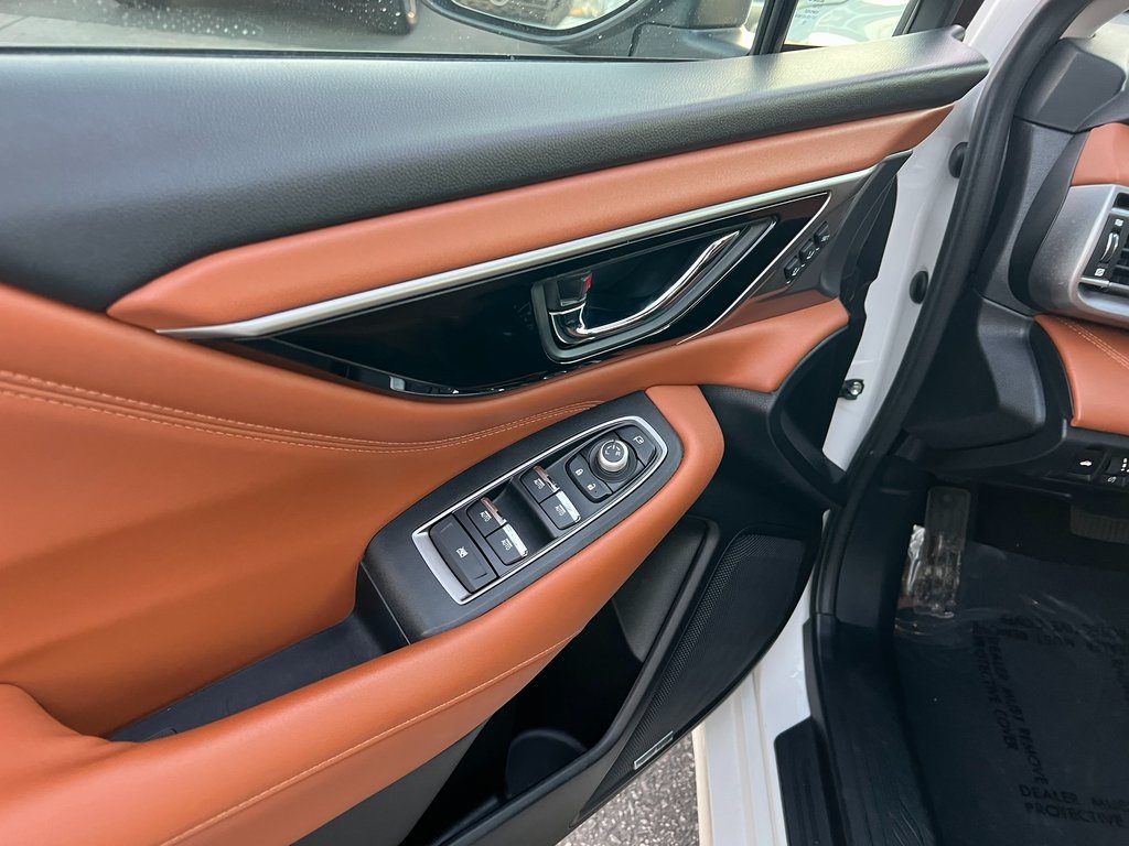 Vehicle image 17 of 34