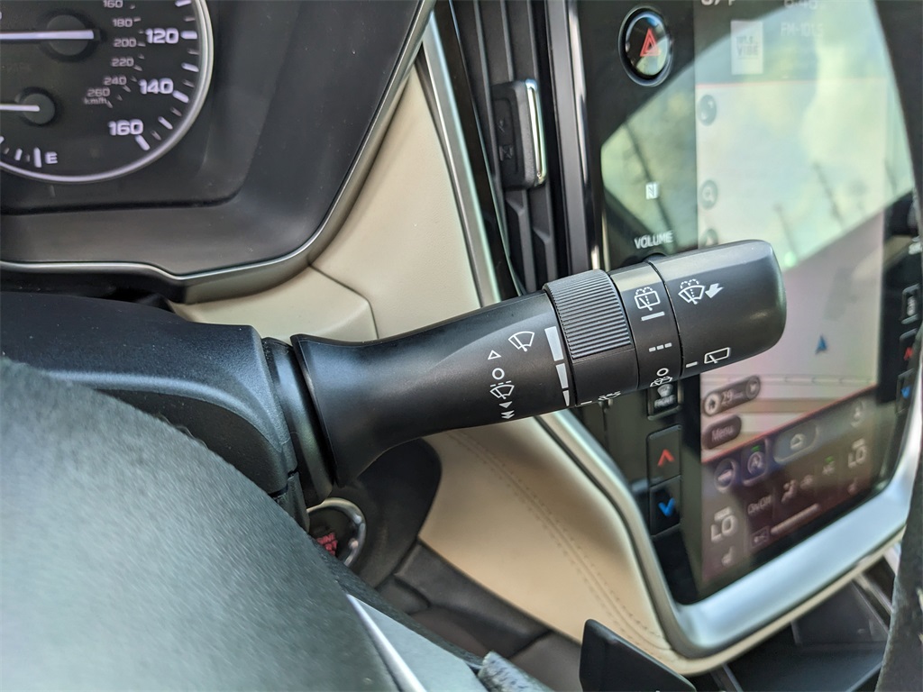 Vehicle image 27 of 38
