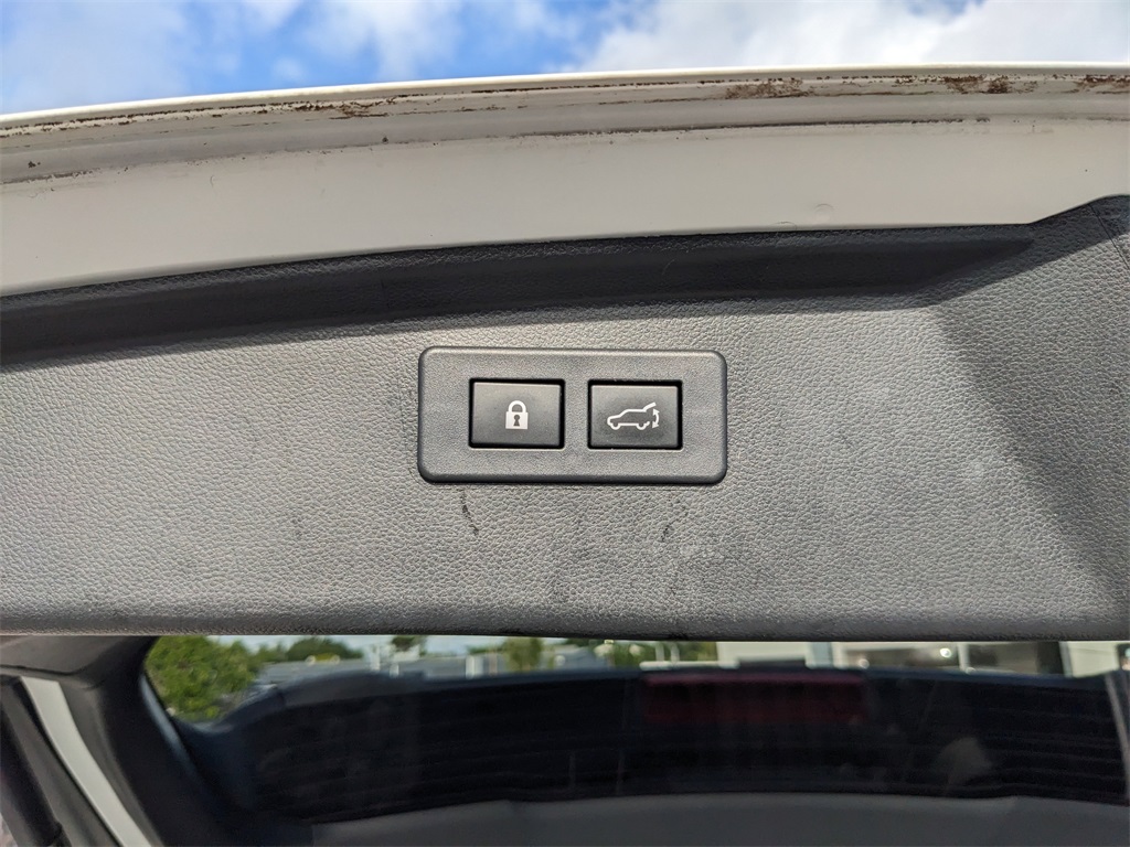 Vehicle image 24 of 38