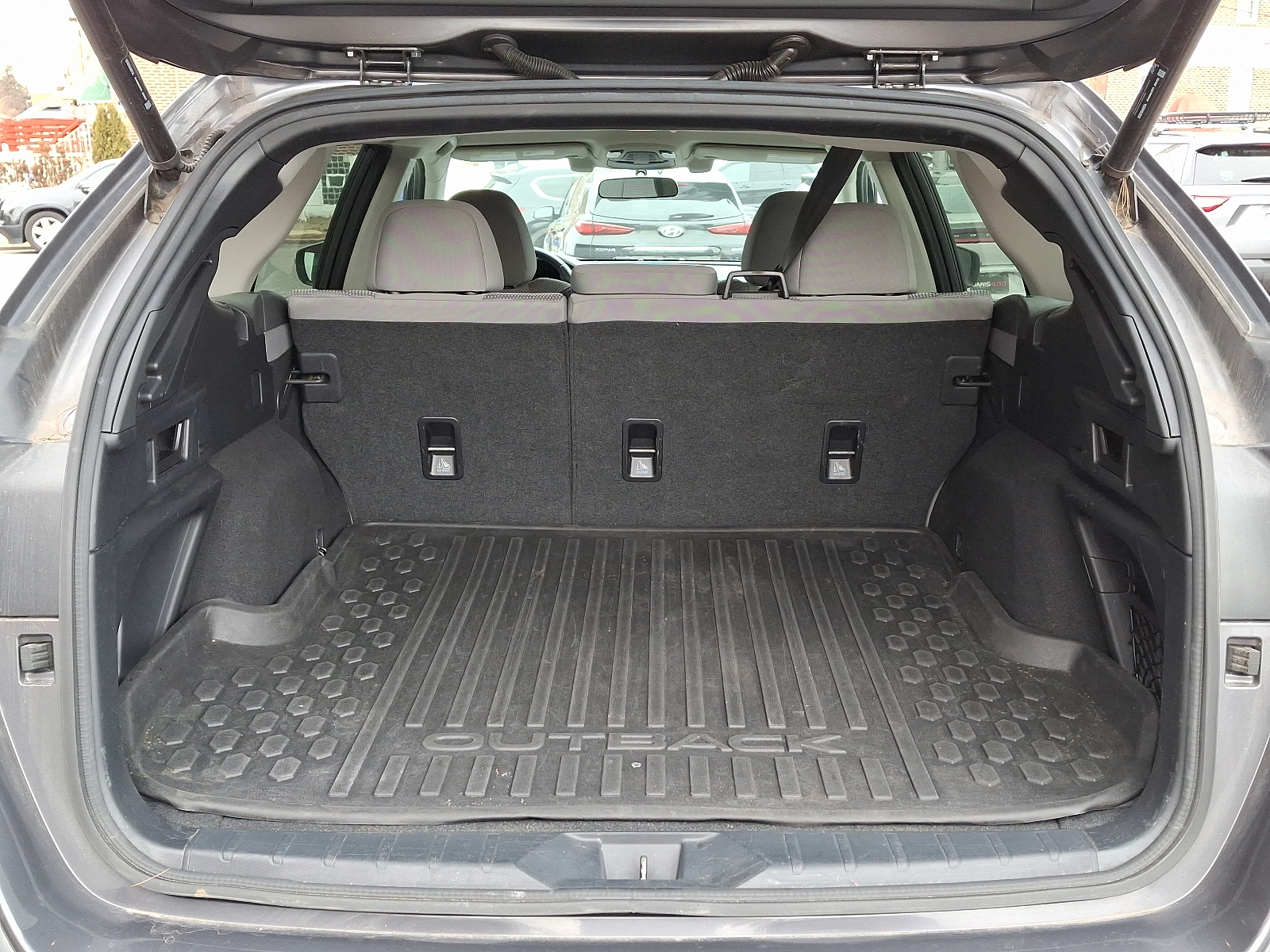 Vehicle image 27 of 30