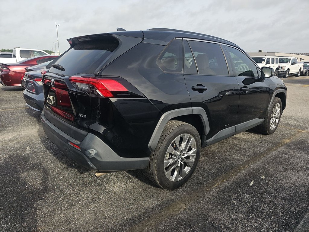 Vehicle image 2 of 5