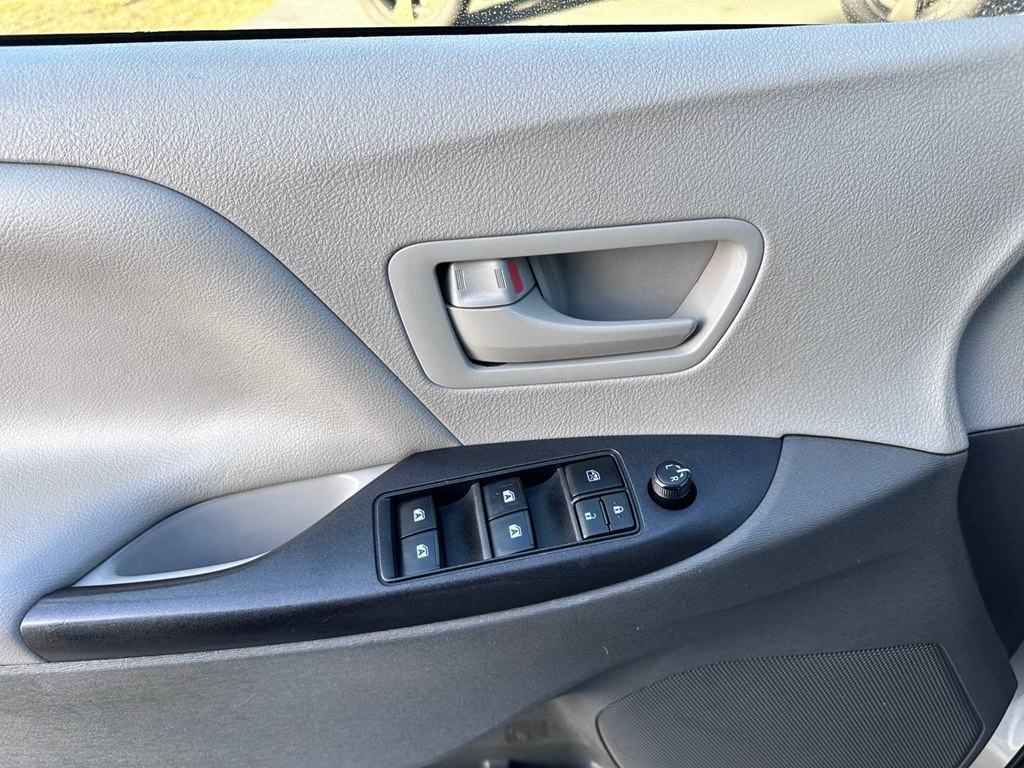 Vehicle image 17 of 53