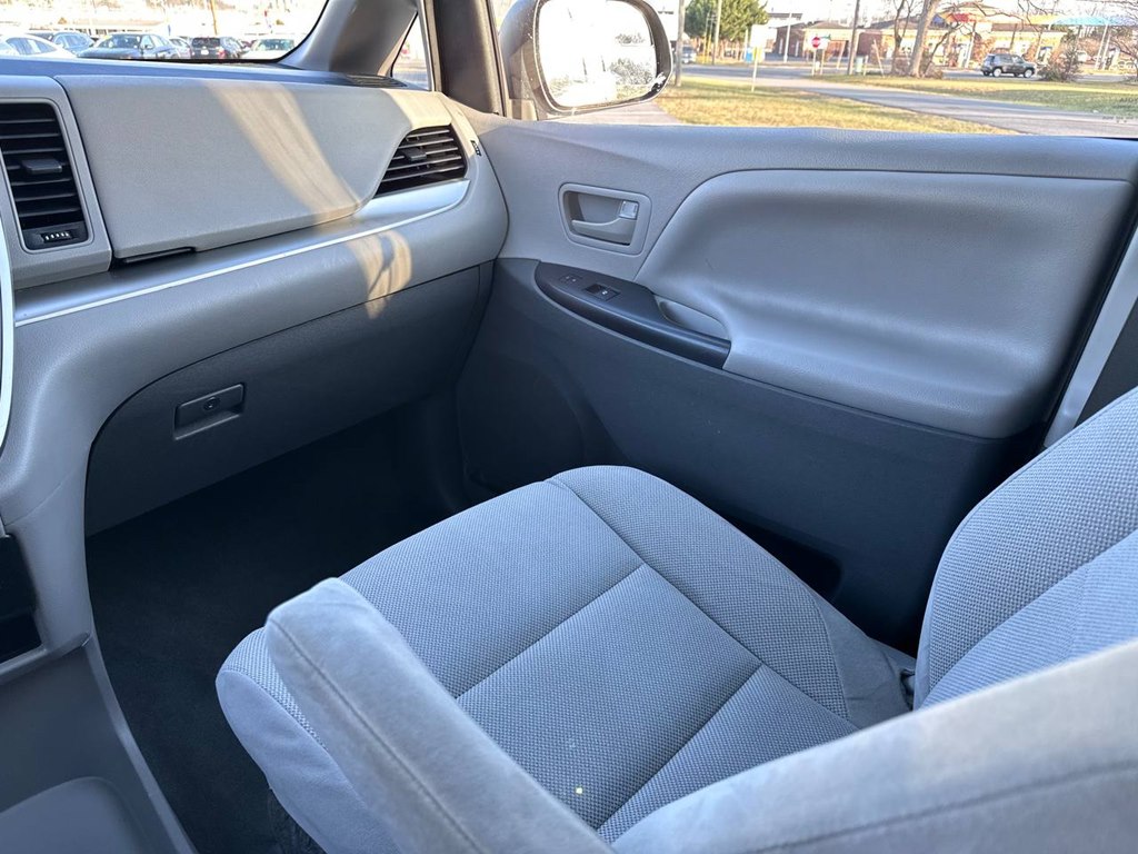Vehicle image 34 of 53