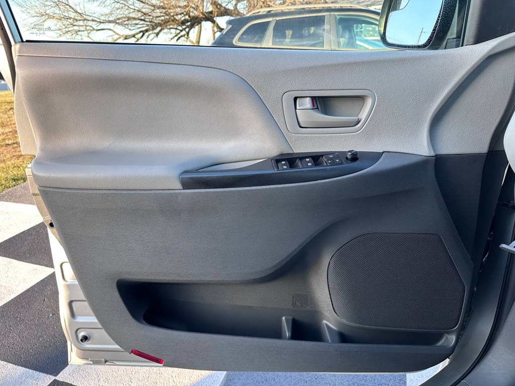 Vehicle image 16 of 53