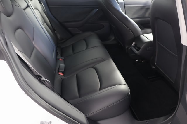 Vehicle image 9 of 28