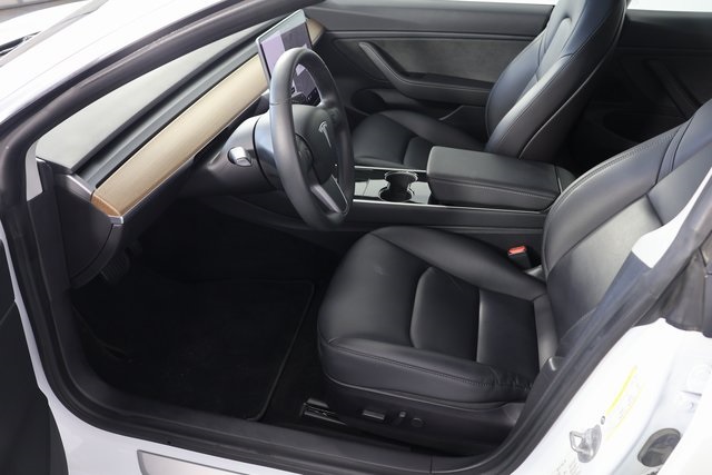 Vehicle image 12 of 28