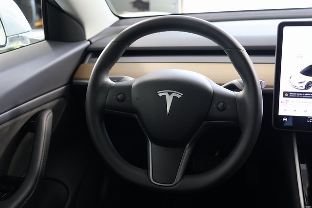 Vehicle image 15 of 28