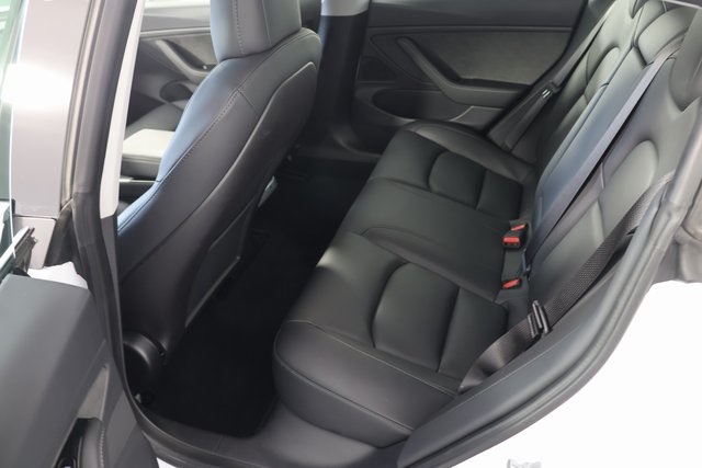 Vehicle image 10 of 28