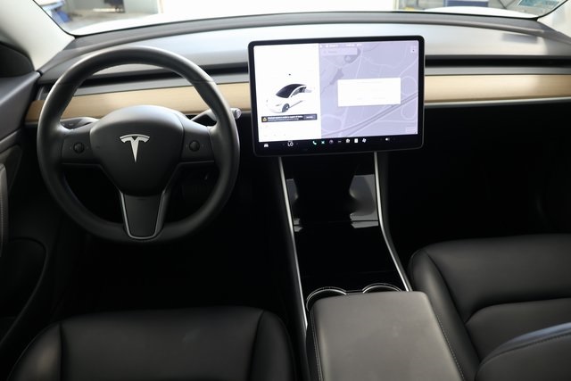 Vehicle image 14 of 28