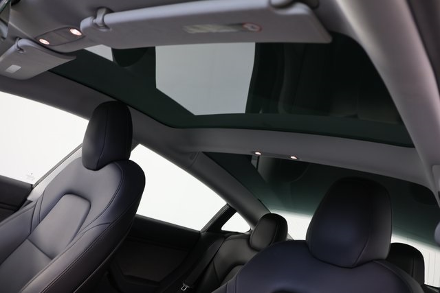 Vehicle image 13 of 28