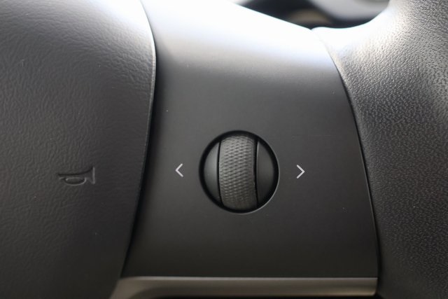 Vehicle image 25 of 28